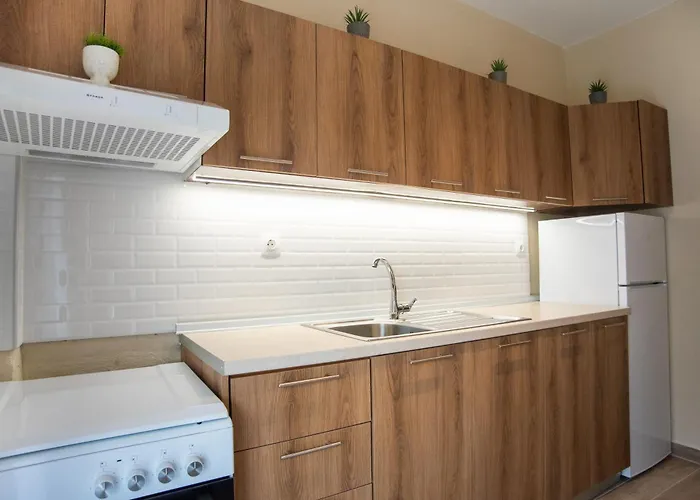 Chris & Mary Comfort Lampraki *